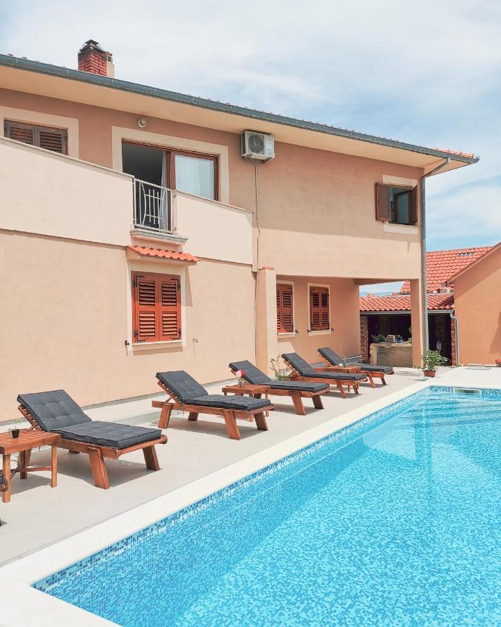 Apartments Matesic Ninski Stanovi Zewnętrze zdjęcie